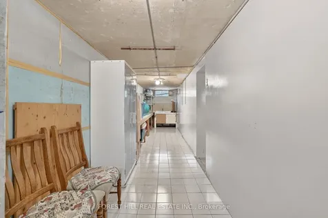 11 Fairweather Road Toronto ON M6M 4C8