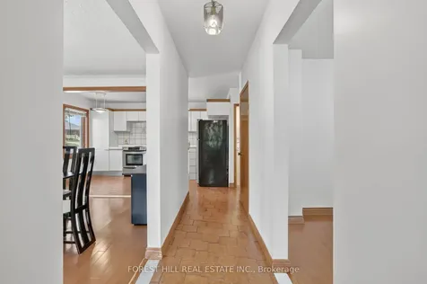 11 Fairweather Road Toronto ON M6M 4C8