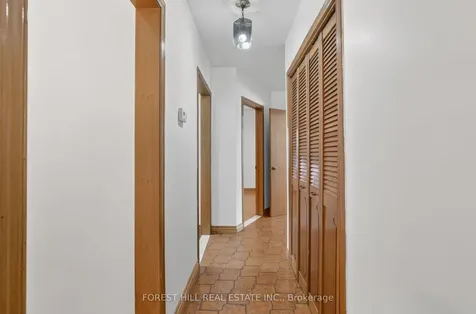 11 Fairweather Road Toronto ON M6M 4C8