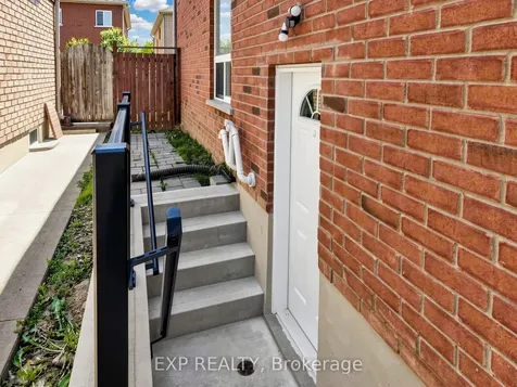 41 Bramfield Street Brampton ON L7A 2W1