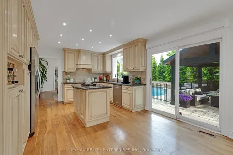 2068 Tenoga Drive Mississauga ON L5H 3K2