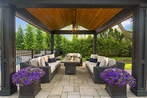 2068 Tenoga Drive Mississauga ON L5H 3K2