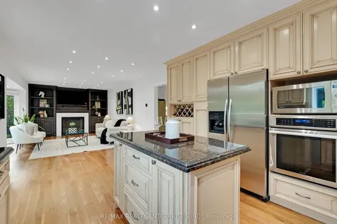 2068 Tenoga Drive Mississauga ON L5H 3K2
