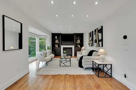 2068 Tenoga Drive Mississauga ON L5H 3K2