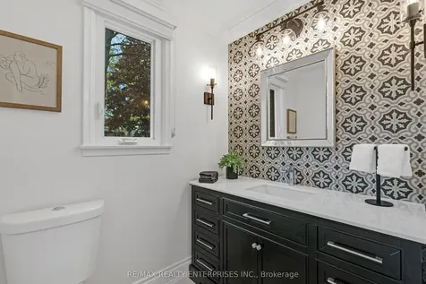 2068 Tenoga Drive Mississauga ON L5H 3K2