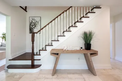 2068 Tenoga Drive Mississauga ON L5H 3K2