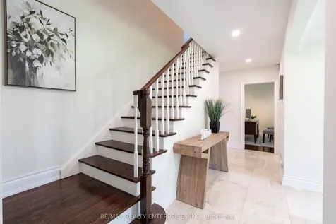 2068 Tenoga Drive Mississauga ON L5H 3K2