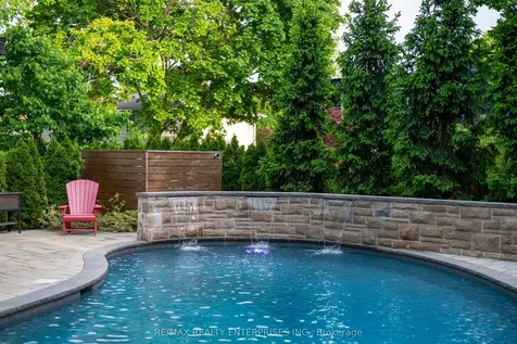 2068 Tenoga Drive Mississauga ON L5H 3K2