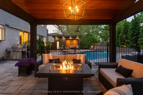 2068 Tenoga Drive Mississauga ON L5H 3K2