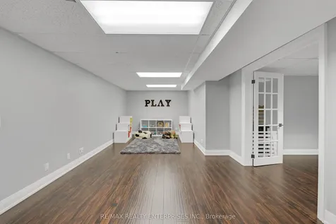 2068 Tenoga Drive Mississauga ON L5H 3K2