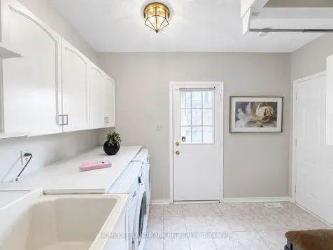 3379 Mulcaster Road Mississauga ON L5L 5A7
