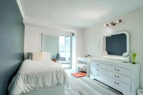 8 Lisa Street Brampton ON L6T 4S6