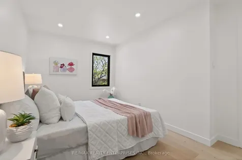 101 Waldie Road Oakville ON L6L 6G5