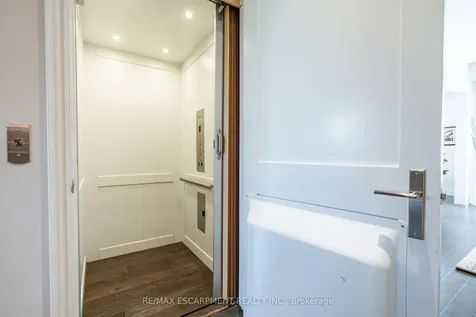 190 Dorval Drive Oakville ON L6K 0H3