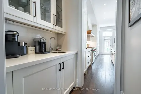 190 Dorval Drive Oakville ON L6K 0H3