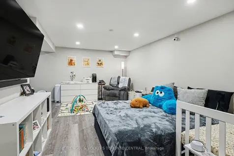 6779 Glen Erin Drive Mississauga ON L5N 2C1
