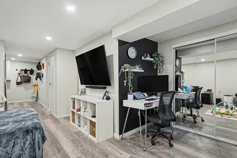 6779 Glen Erin Drive Mississauga ON L5N 2C1