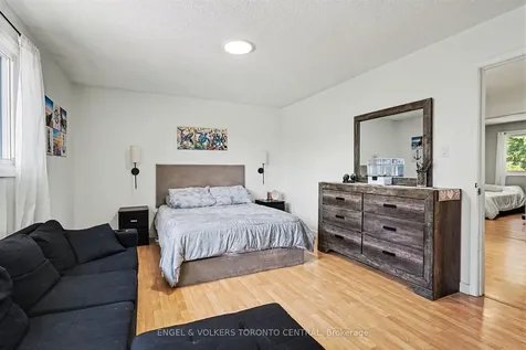 6779 Glen Erin Drive Mississauga ON L5N 2C1