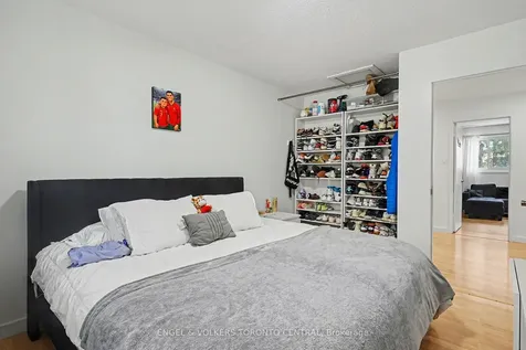 6779 Glen Erin Drive Mississauga ON L5N 2C1