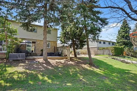 6779 Glen Erin Drive Mississauga ON L5N 2C1