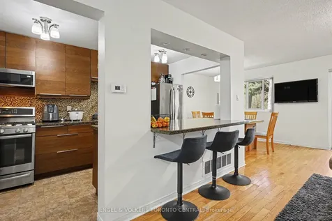 6779 Glen Erin Drive Mississauga ON L5N 2C1