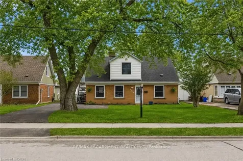 2074 Churchill Avenue Burlington ON L7R 3T7