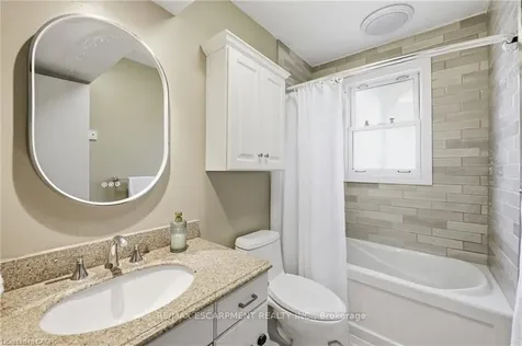 2074 Churchill Avenue Burlington ON L7R 3T7