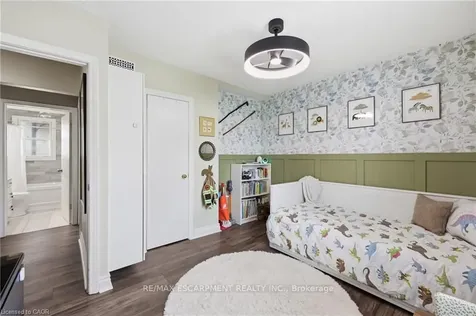2074 Churchill Avenue Burlington ON L7R 3T7