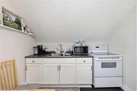 2074 Churchill Avenue Burlington ON L7R 3T7
