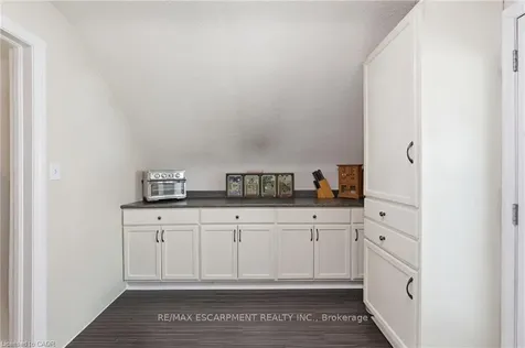 2074 Churchill Avenue Burlington ON L7R 3T7