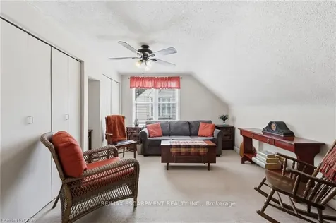 2074 Churchill Avenue Burlington ON L7R 3T7