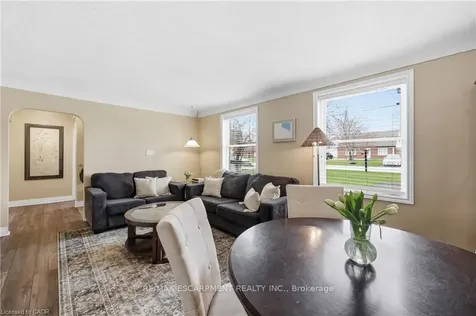 2074 Churchill Avenue Burlington ON L7R 3T7