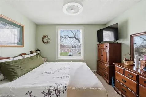 2074 Churchill Avenue Burlington ON L7R 3T7