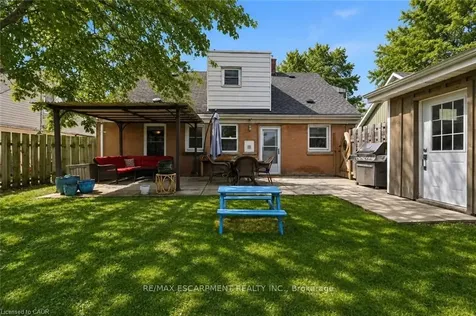2074 Churchill Avenue Burlington ON L7R 3T7