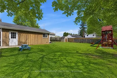 2074 Churchill Avenue Burlington ON L7R 3T7