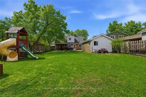 2074 Churchill Avenue Burlington ON L7R 3T7