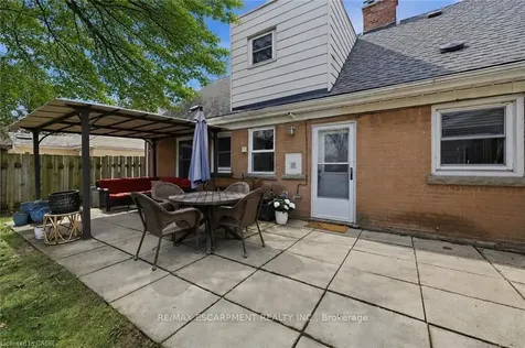 2074 Churchill Avenue Burlington ON L7R 3T7