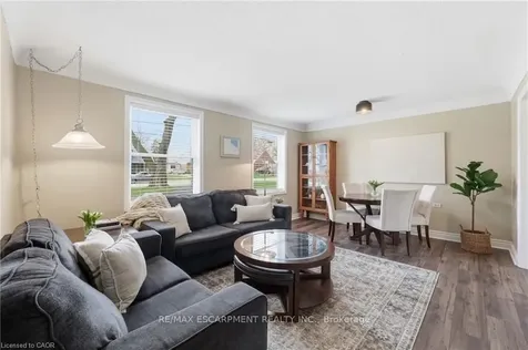 2074 Churchill Avenue Burlington ON L7R 3T7