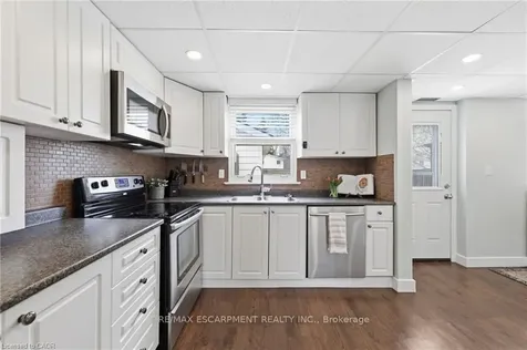 2074 Churchill Avenue Burlington ON L7R 3T7