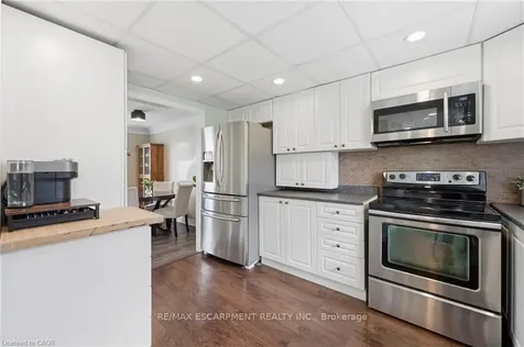 2074 Churchill Avenue Burlington ON L7R 3T7