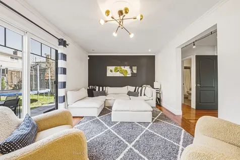 729 Coulson Avenue Milton ON L9T 4J3