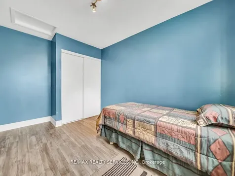 24 Melissa Court Brampton ON L6X 4X1
