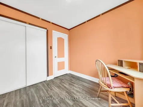 24 Melissa Court Brampton ON L6X 4X1