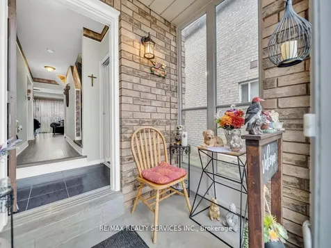 24 Melissa Court Brampton ON L6X 4X1
