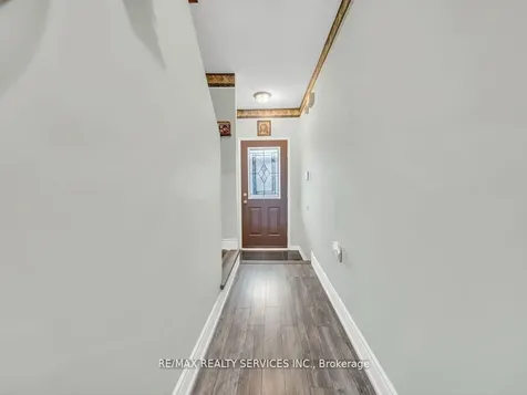 24 Melissa Court Brampton ON L6X 4X1