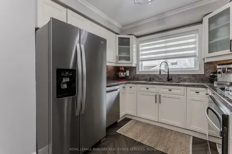 1109 Dowland Crescent Burlington ON L7T 4C7
