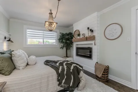 1109 Dowland Crescent Burlington ON L7T 4C7