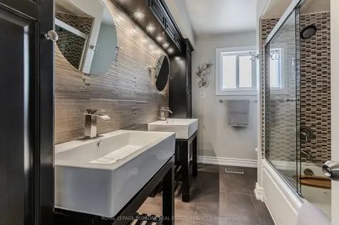 1109 Dowland Crescent Burlington ON L7T 4C7