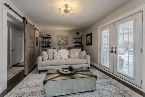 1109 Dowland Crescent Burlington ON L7T 4C7