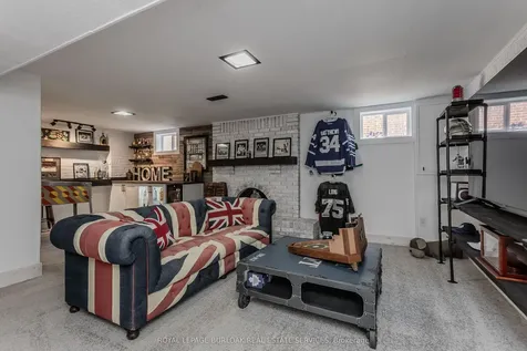1109 Dowland Crescent Burlington ON L7T 4C7